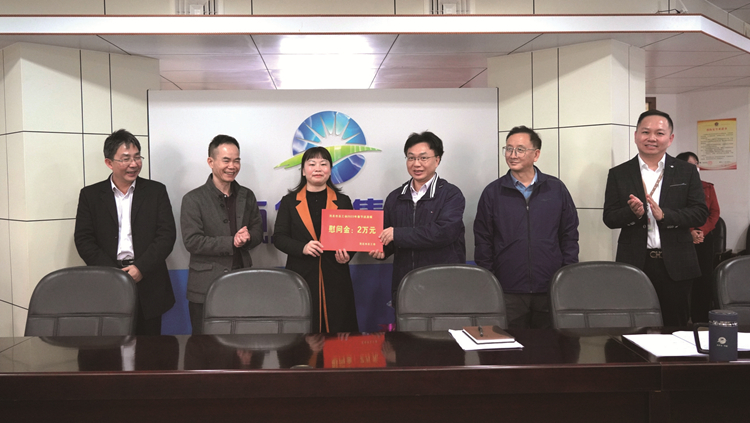 报道：黄奕奕到球友会网页版开展送温暖活动20220121(1)_副本.jpg